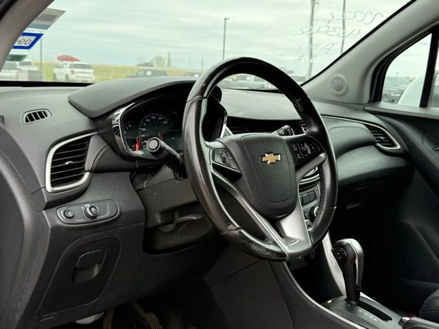 Used 2018 Chevrolet Trax LT w/ LT Convenience Package image 14
