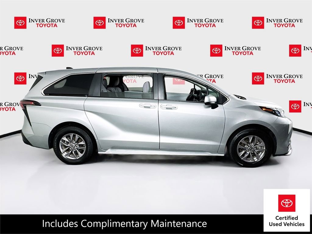 Certified 2025 Toyota Sienna LE image 4