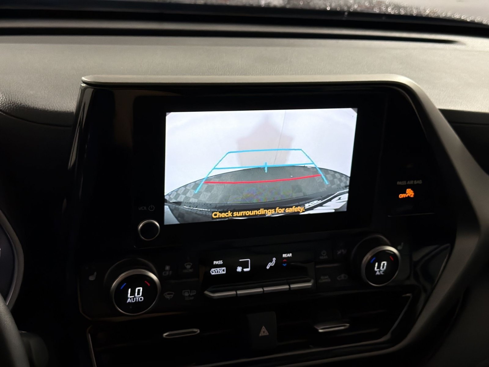 Used 2025 Toyota Highlander XLE AWD/4WD image 19