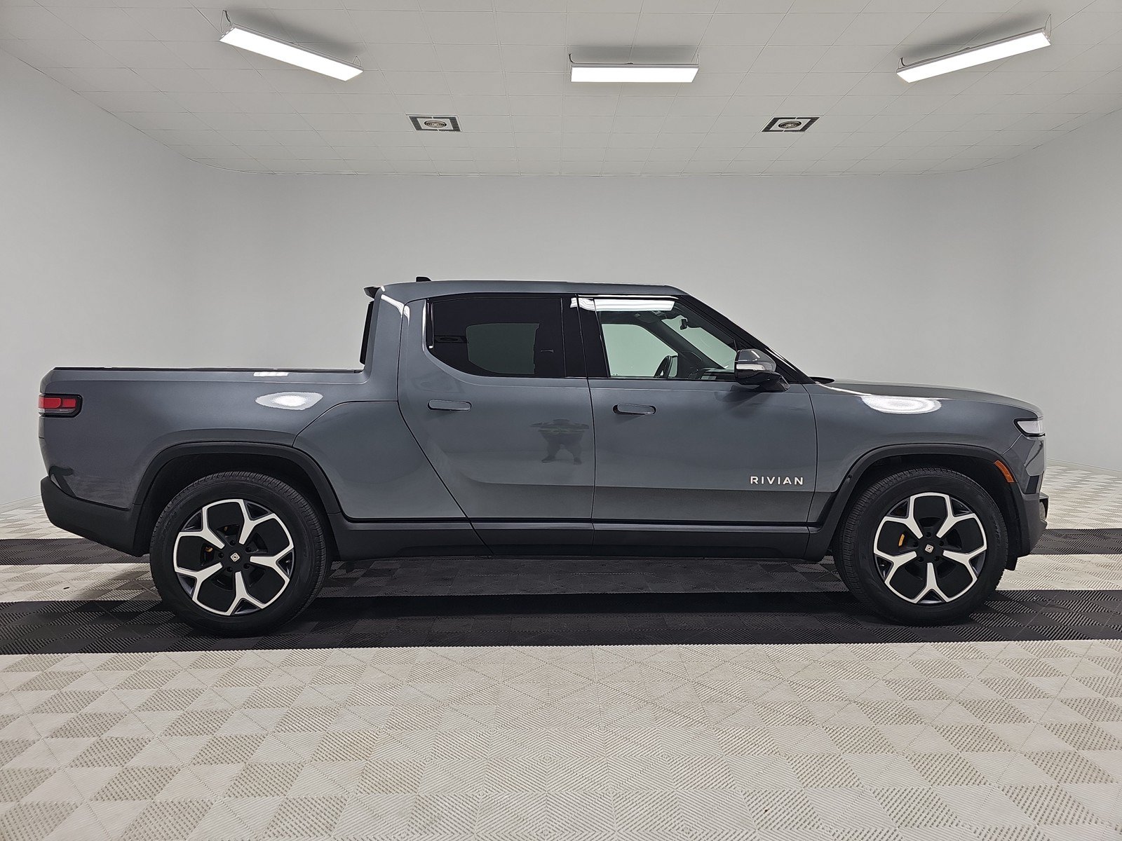 Used 2022 Rivian R1T Adventure AWD/4WD image 6