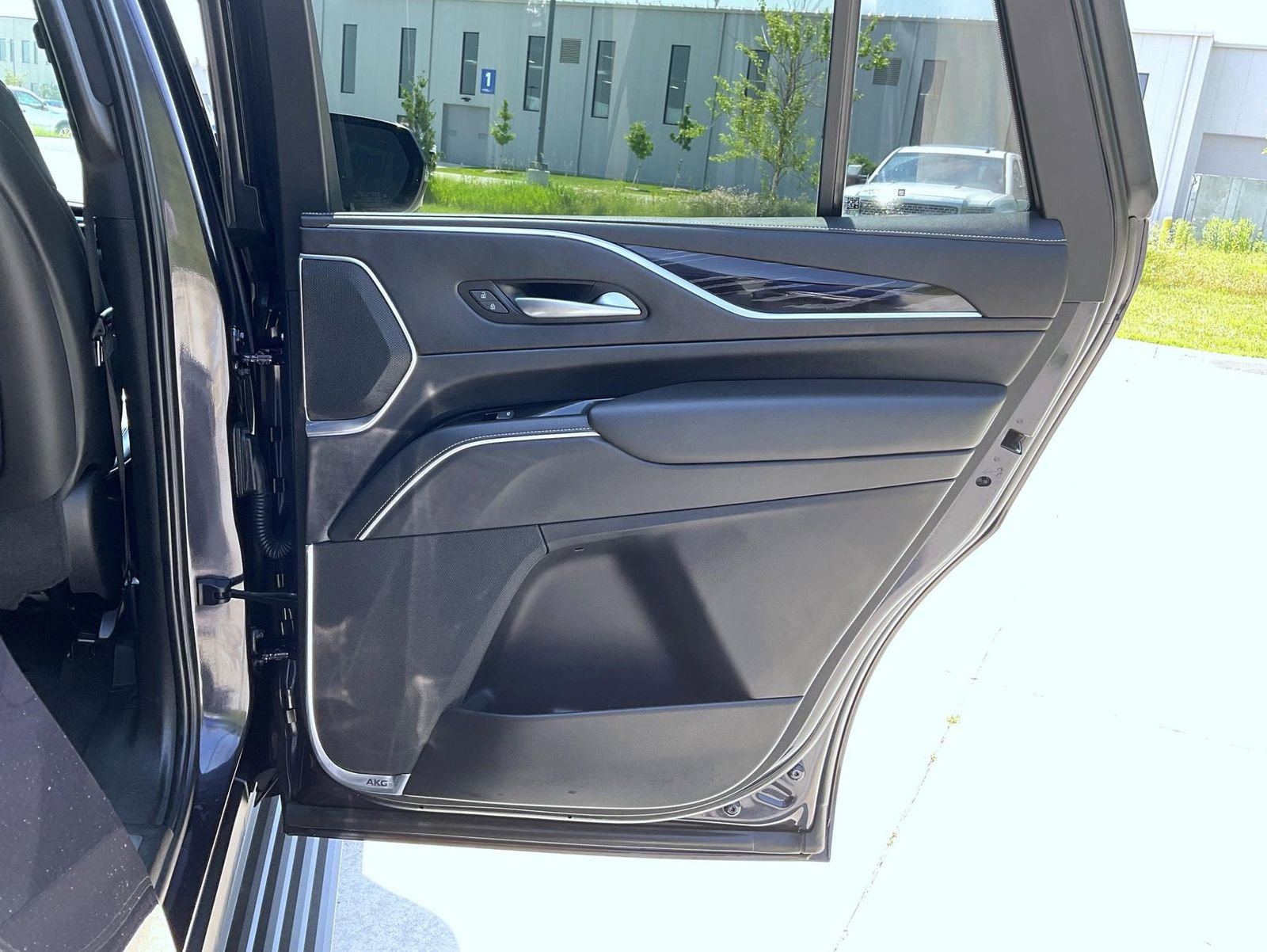 Used 2023 Cadillac Escalade Sport w/ LPO, ONYX Package image 18