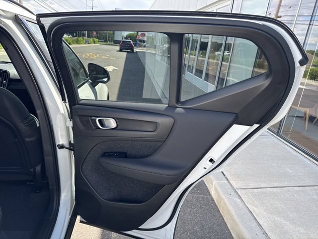 Certified 2025 Volvo XC40 B5 Plus AWD/4WD image 11