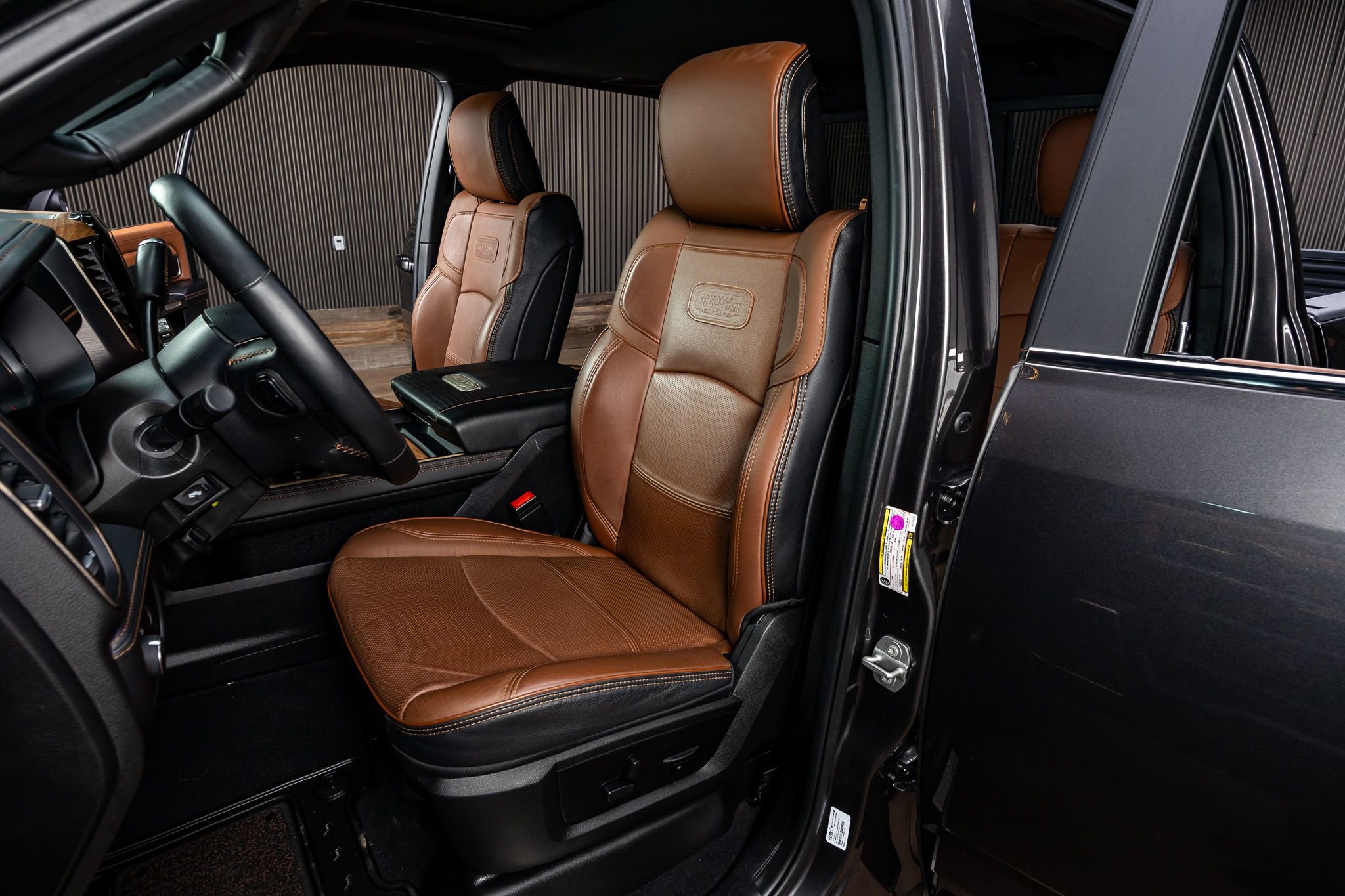 Used 2024 RAM 3500 Limited w/ Towing Technology Group image 29