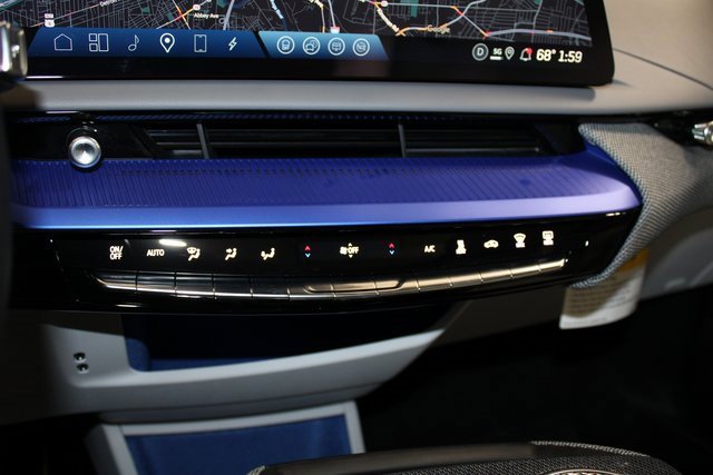 New 2025 Cadillac Optiq Sport 1 w/ LPO, ONYX Package image 20