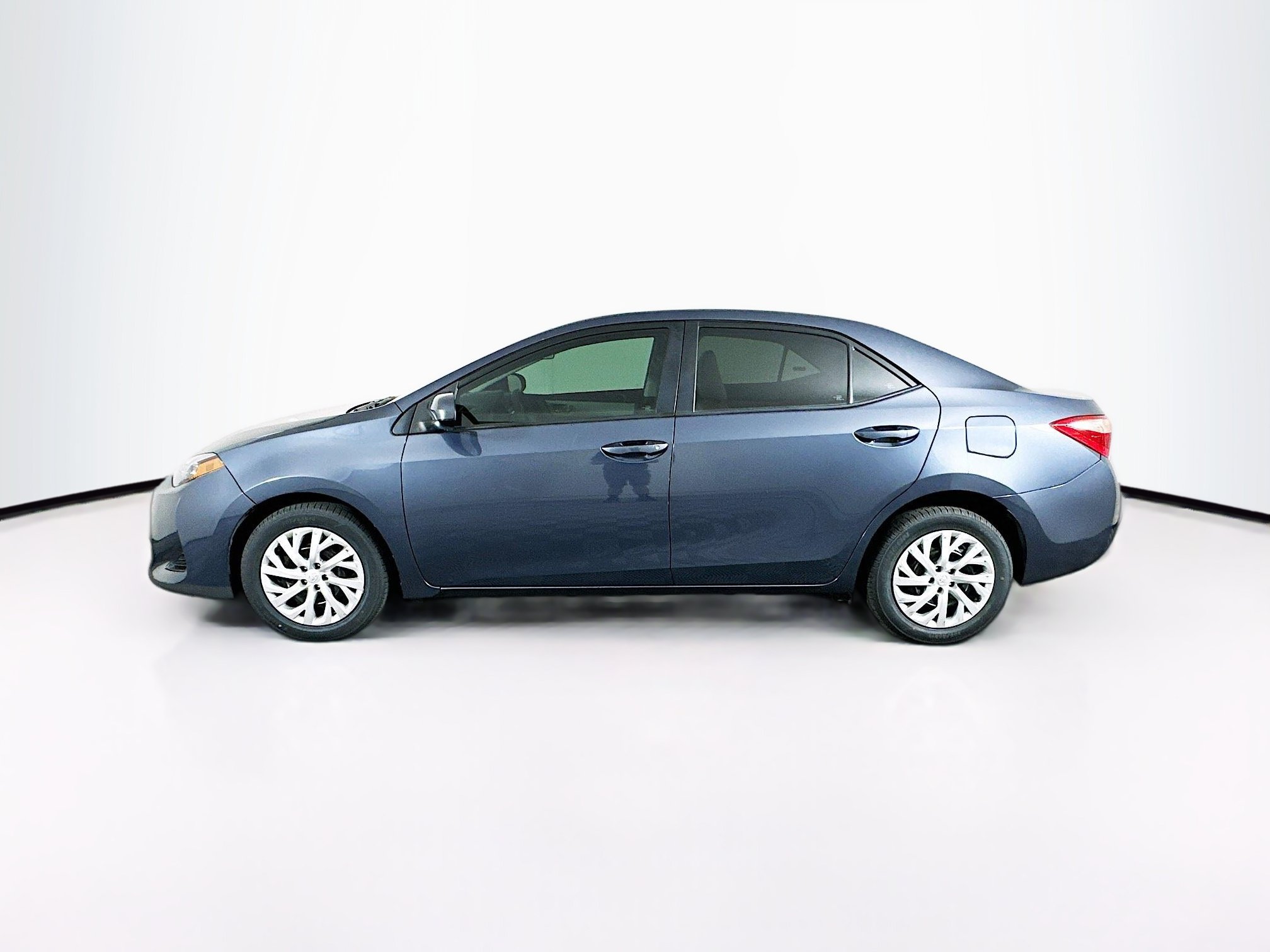 Used 2019 Toyota Corolla LE w/ Carpet Mat Package (TMS) FWD image 4