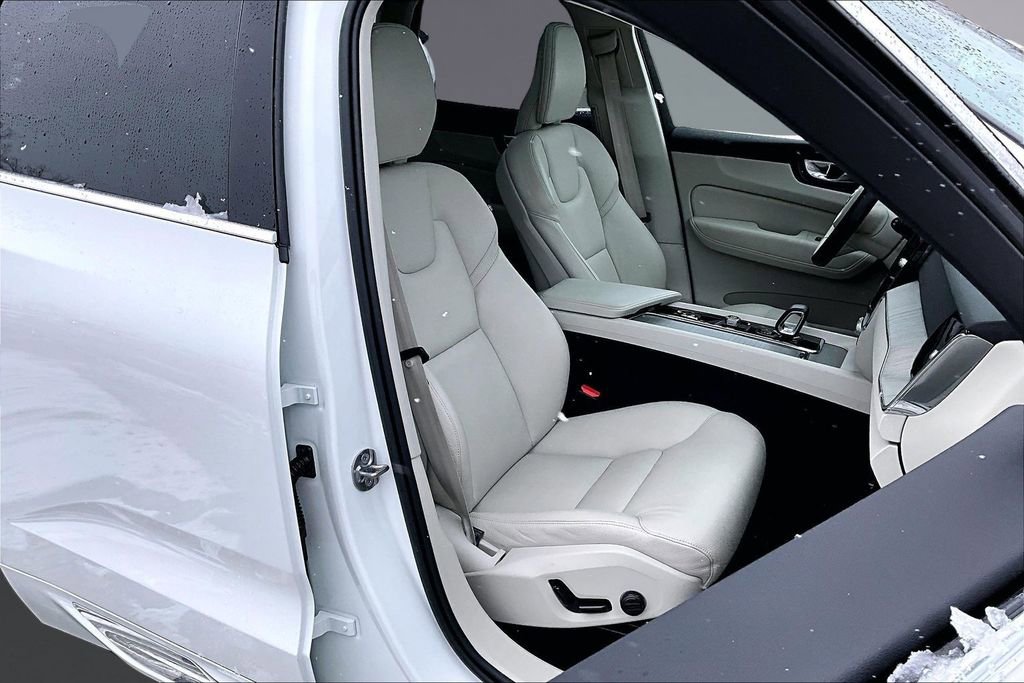 Certified 2023 Volvo XC60 B5 Plus image 28