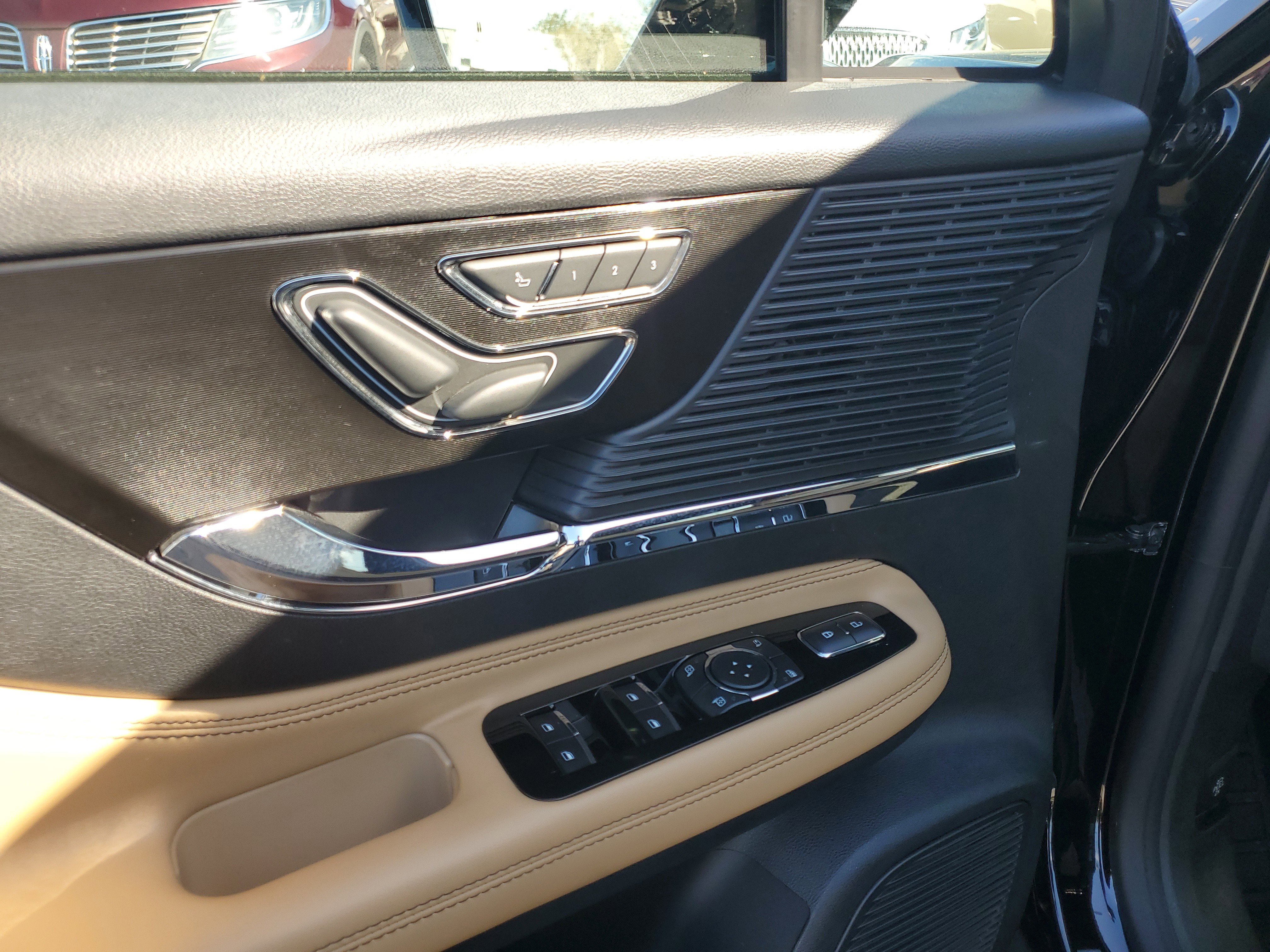 Certified 2022 Lincoln Corsair Reserve image 13