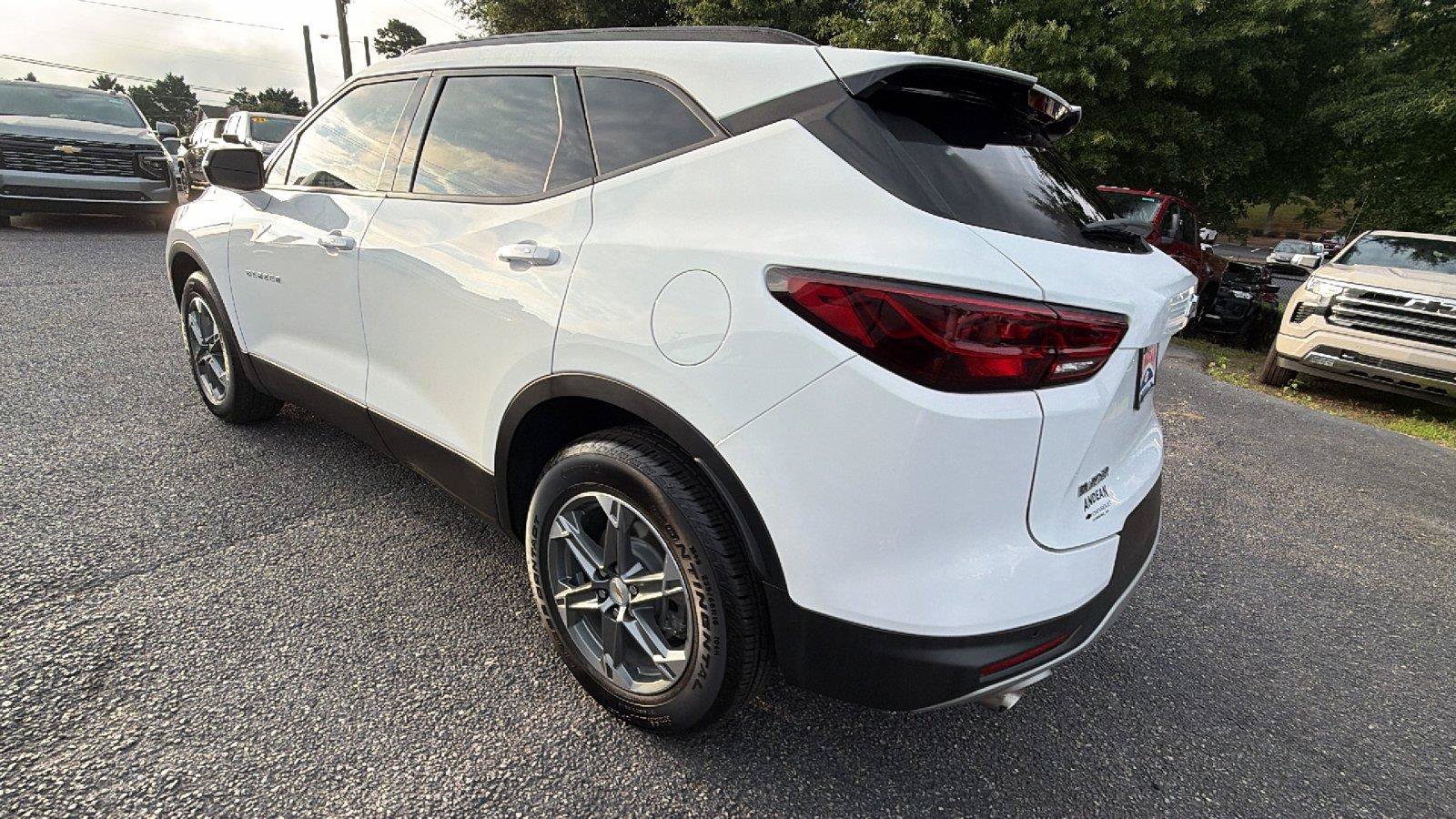 Used 2024 Chevrolet Blazer LT FWD image 11