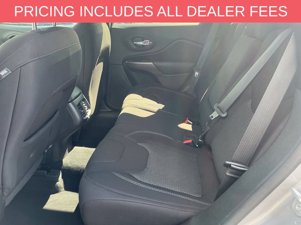 Used 2020 Jeep Cherokee Latitude FWD image 19
