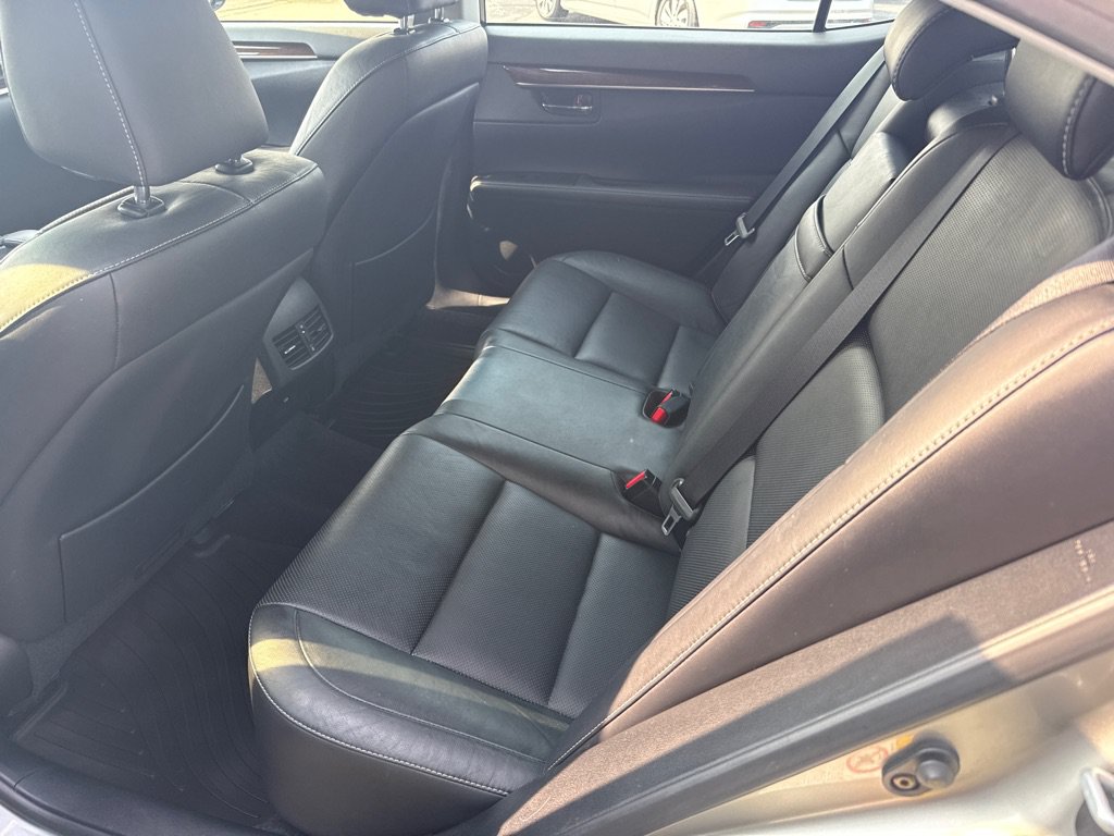 Used 2015 Lexus ES 350 w/ Luxury Package FWD image 9