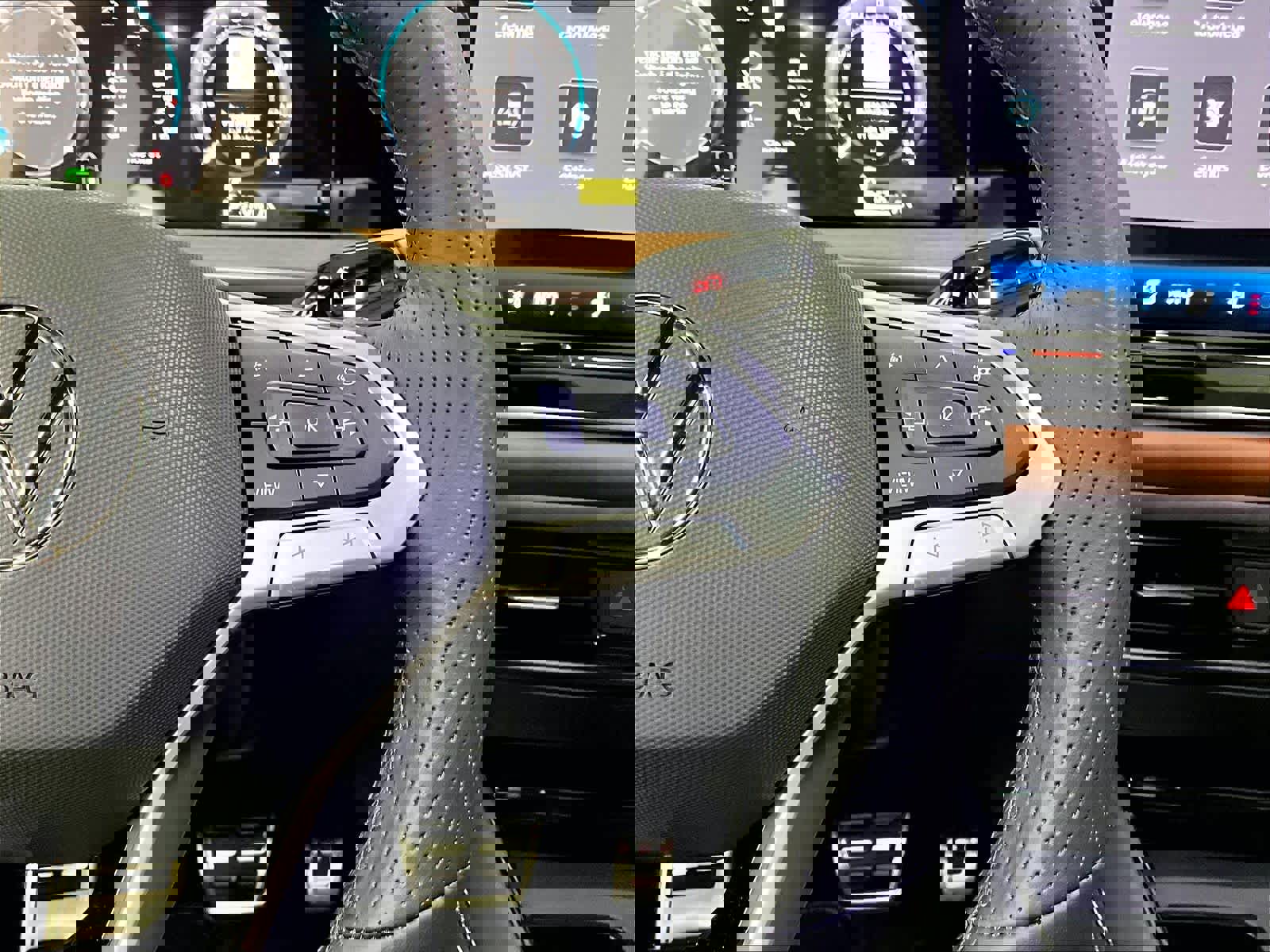 New 2026 Volkswagen Tiguan SEL R-Line image 18