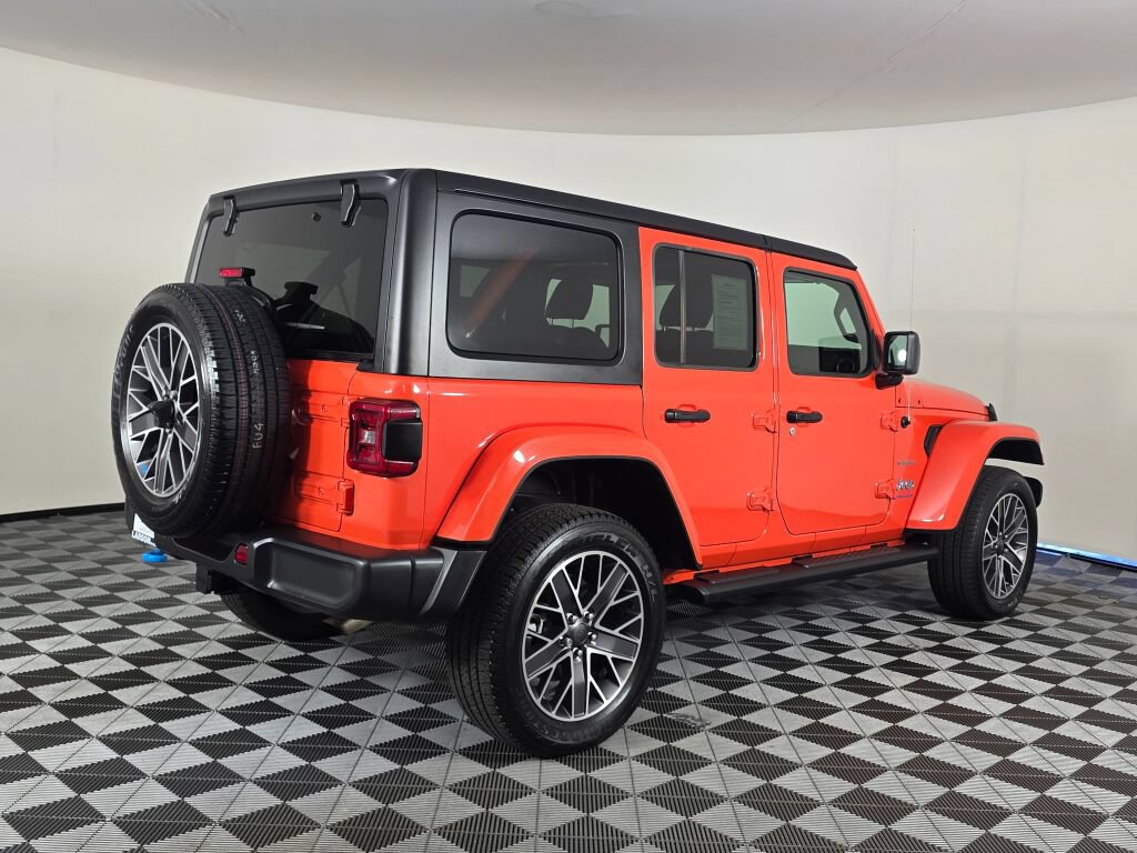 Used 2023 Jeep Wrangler Unlimited Sahara AWD/4WD image 3