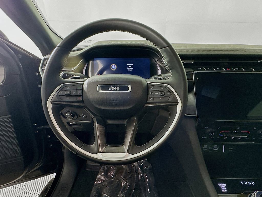 Certified 2025 Jeep Grand Cherokee Limited w/ Black Appearance Package image 17