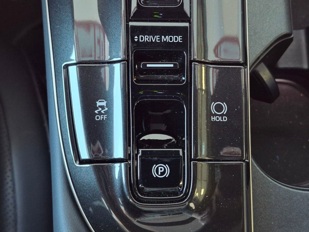 Used 2025 Toyota Crown Platinum w/ Carpet Mat Package (TMS) AWD/4WD image 28