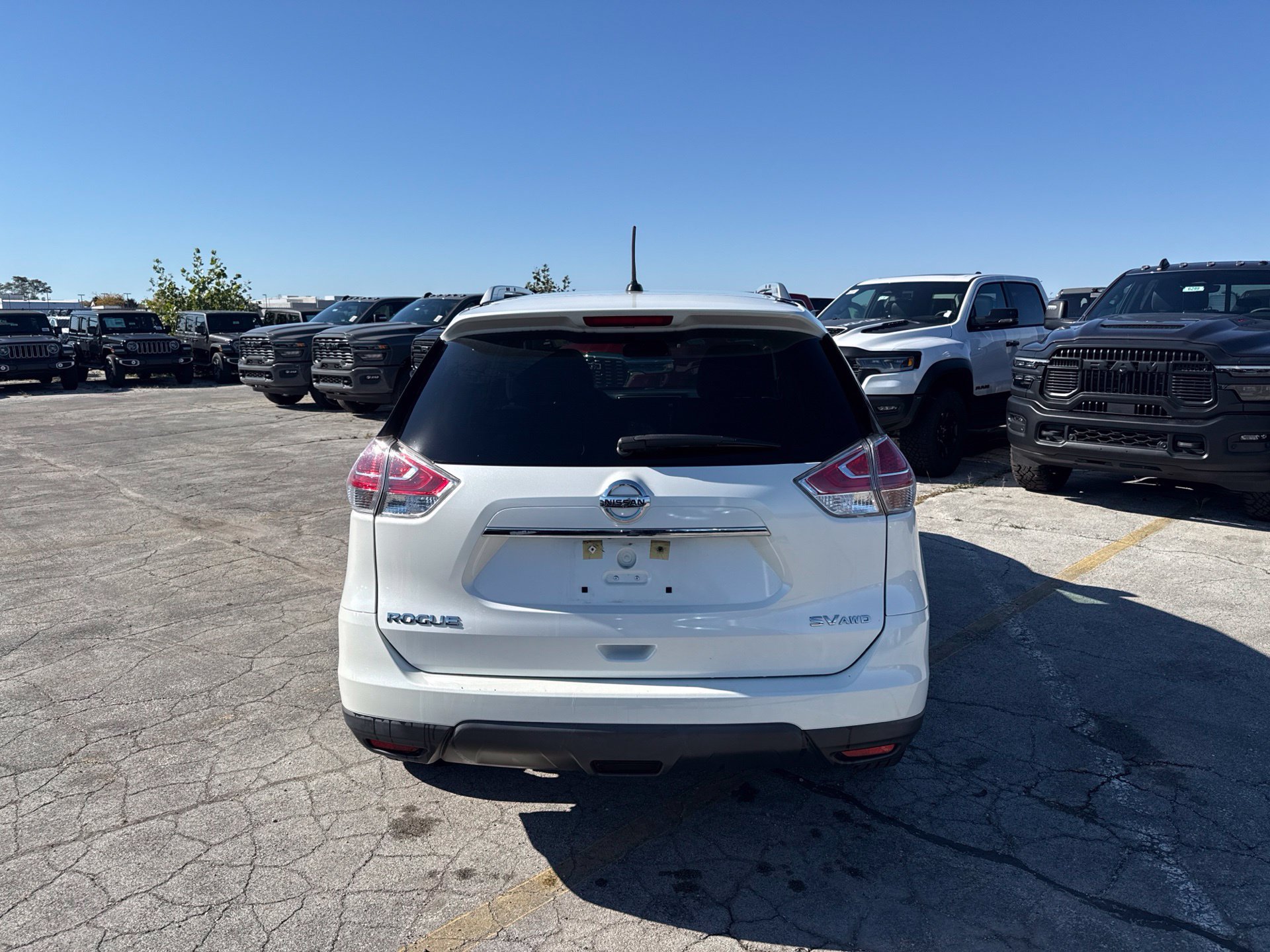 Used 2016 Nissan Rogue SV w/ SV Premium Package AWD/4WD image 7