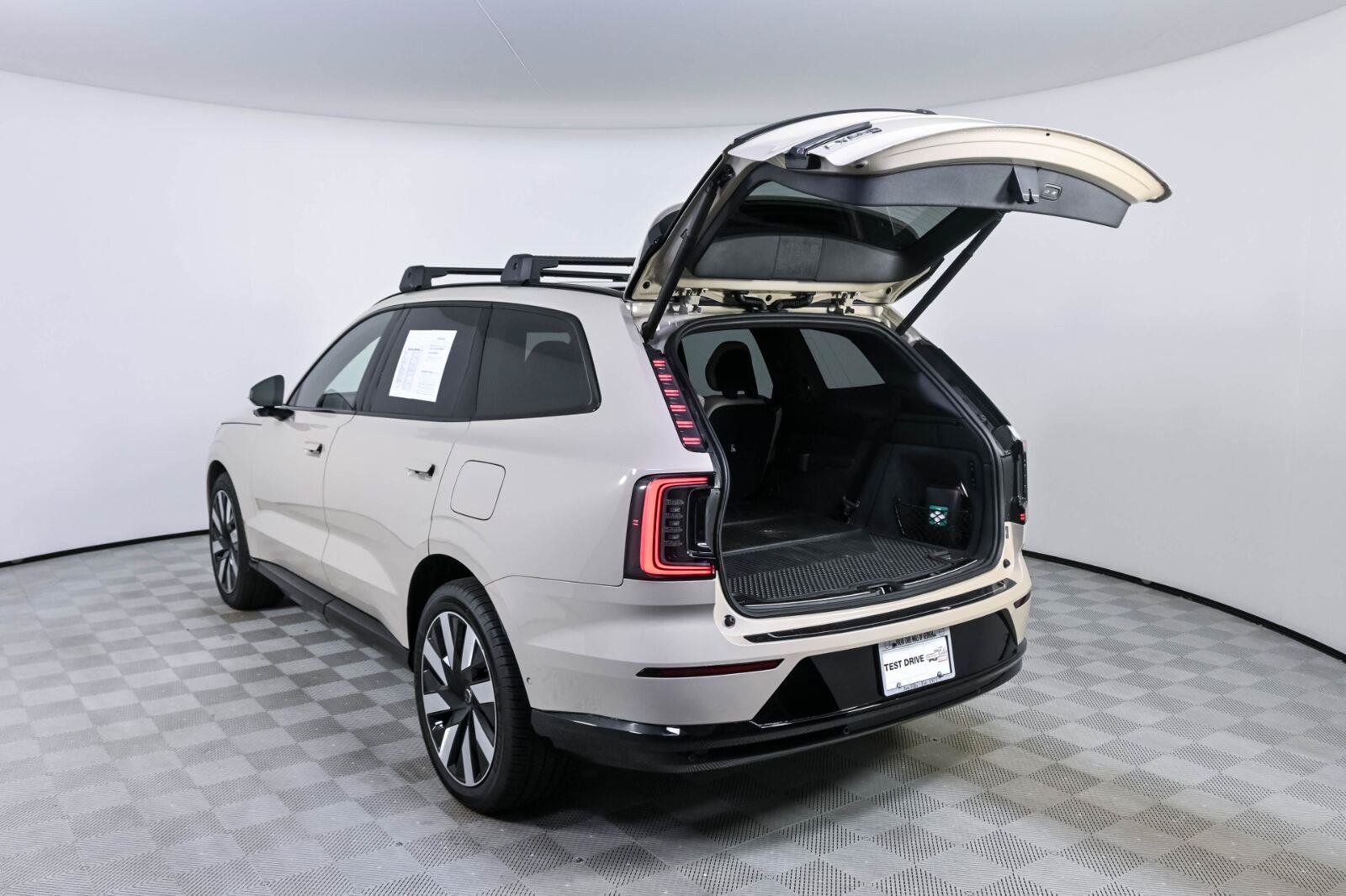 Used 2025 Volvo EX90 Ultra AWD/4WD image 28
