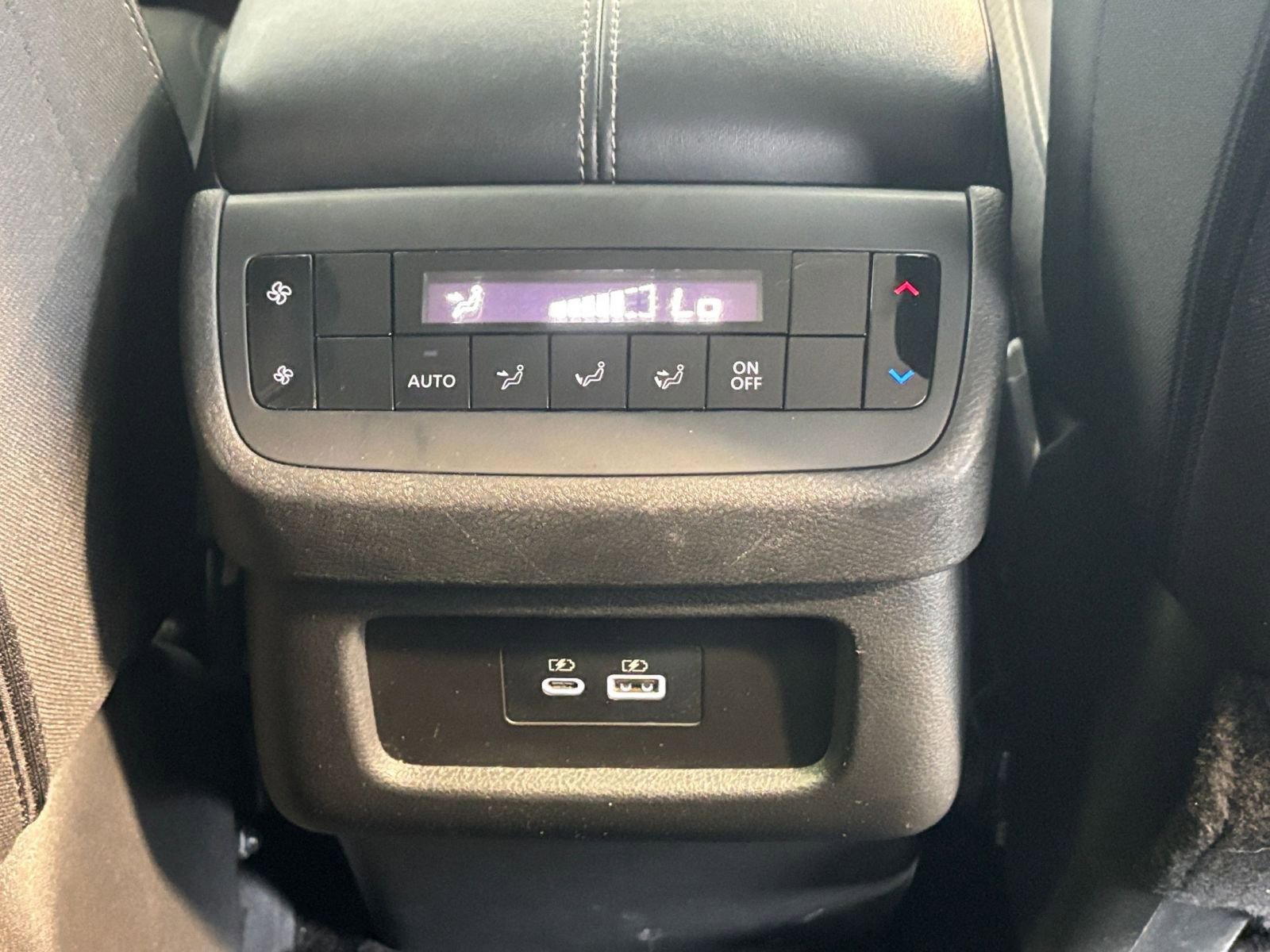 Used 2025 Nissan Pathfinder SV image 30