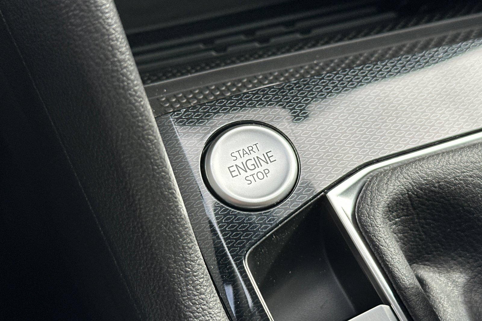 New 2026 Volkswagen Taos SE FWD image 22