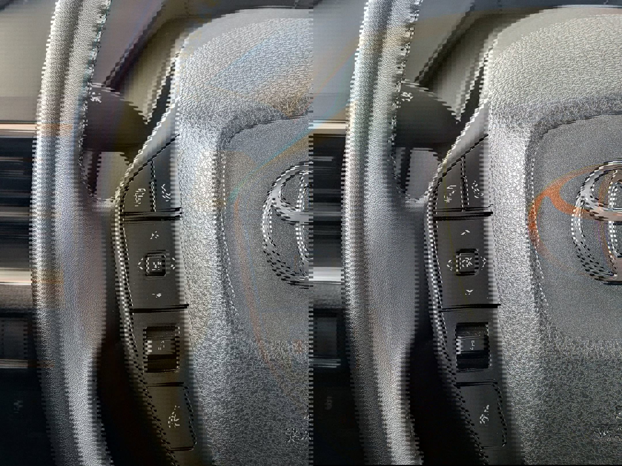 Used 2023 Toyota Prius LE FWD image 15