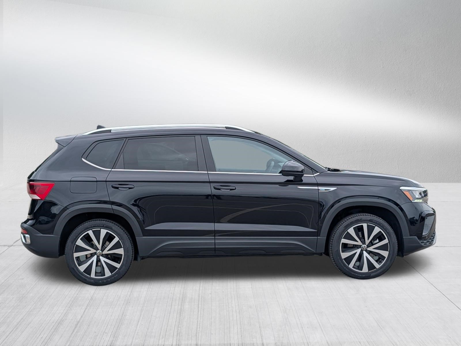Certified 2023 Volkswagen Taos SE w/ Panoramic Sunroof Package AWD/4WD image 8