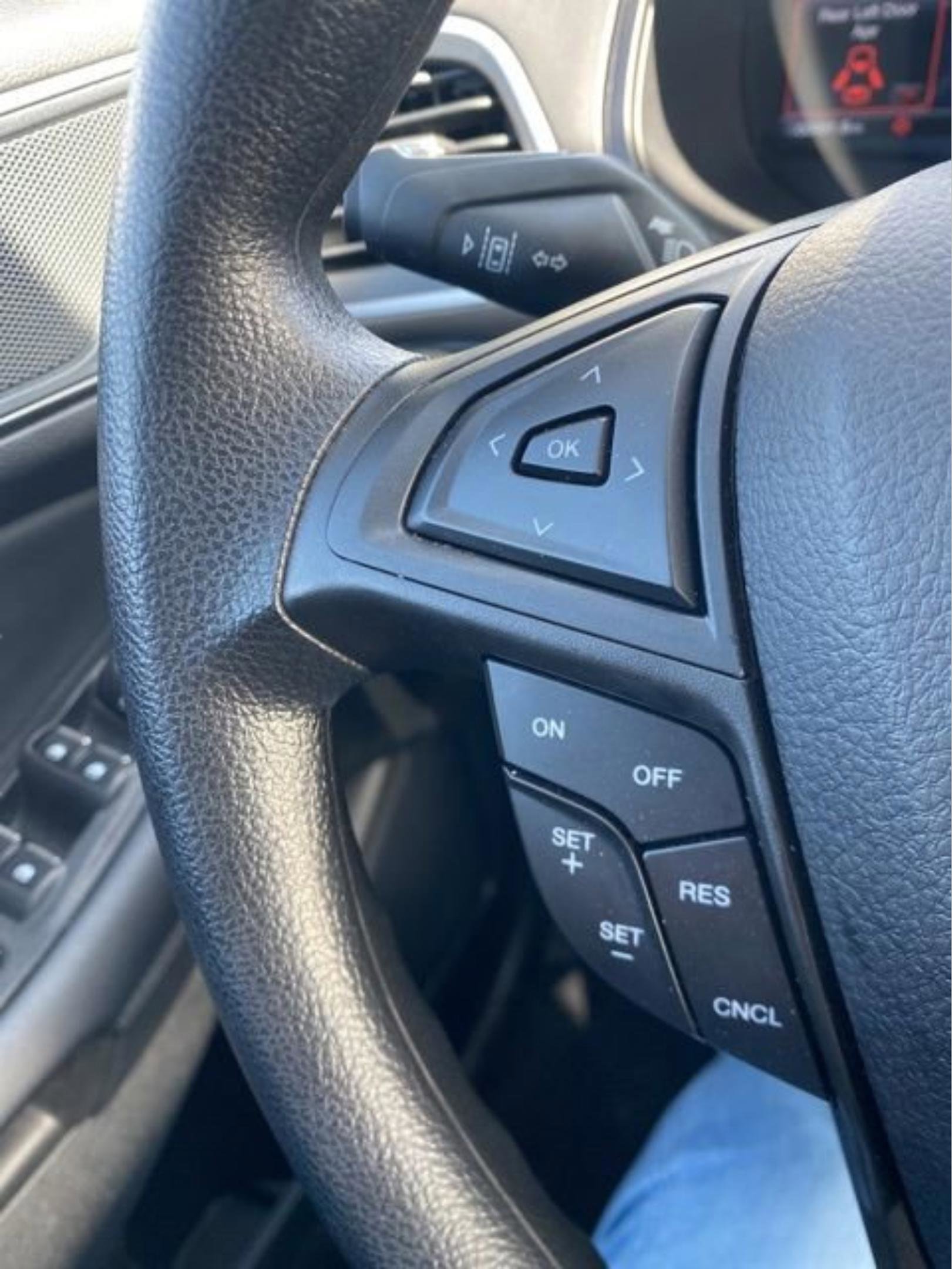 Used 2024 Ford Edge SE w/ Black Appearance Package AWD/4WD image 19