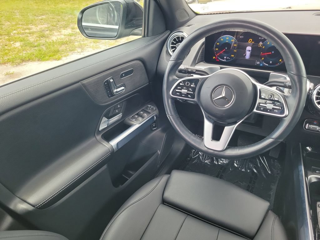 Used 2023 Mercedes-Benz GLB 250 4MATIC image 16