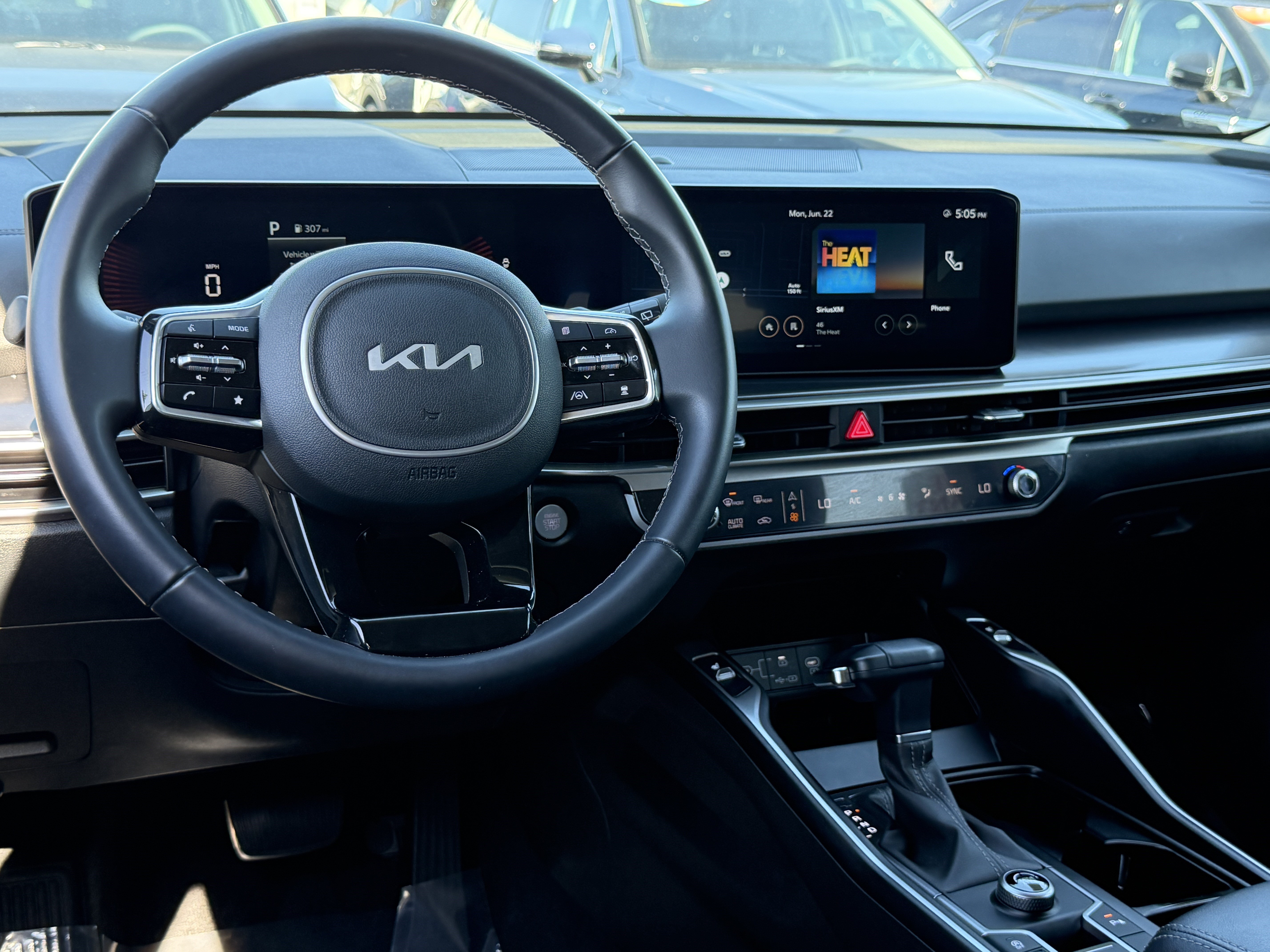 Certified 2025 Kia Sorento S w/ Panoramic Sunroof Package FWD image 26