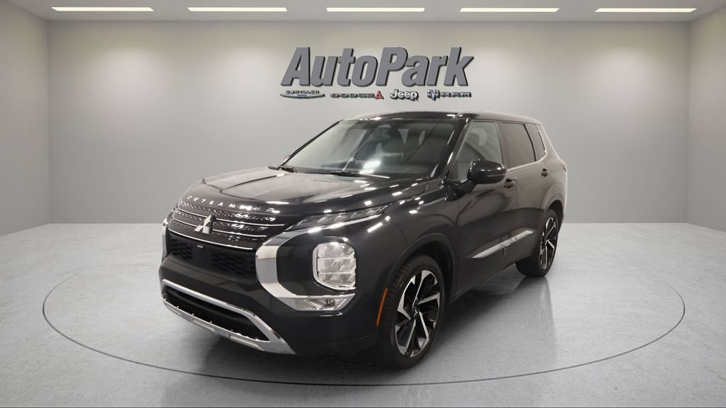 Used 2024 Mitsubishi Outlander SE Black Edition AWD/4WD image 3