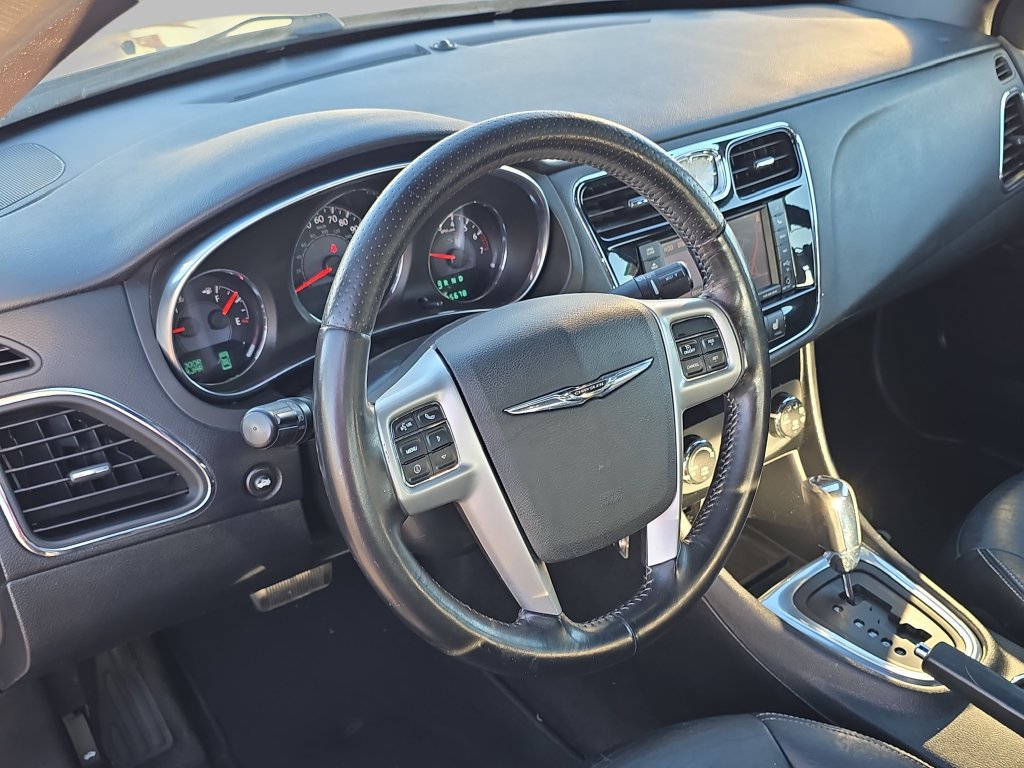 Used 2012 Chrysler 200 S FWD image 17