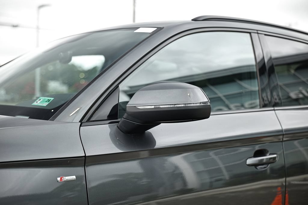 Used 2025 Audi Q5 Premium Plus w/ Premium Plus AWD/4WD image 11