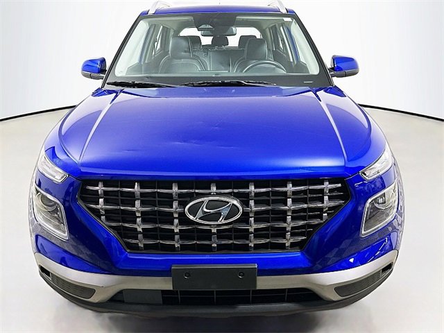 Used 2023 Hyundai Venue Limited image 2