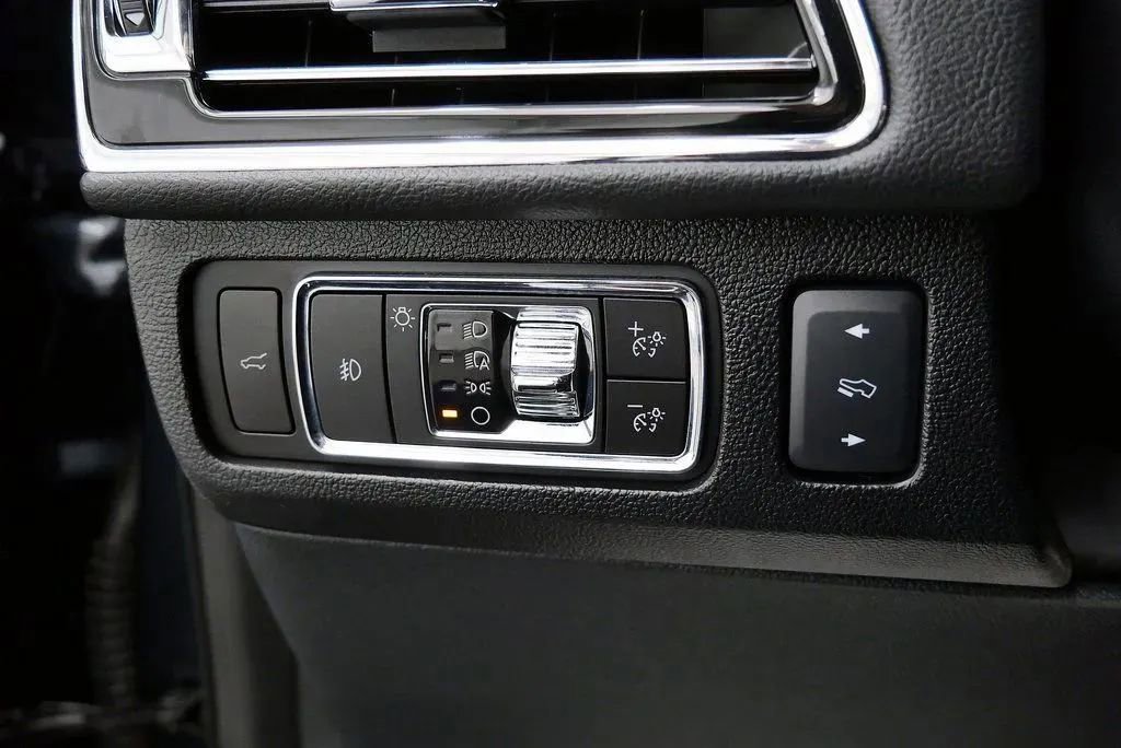 Used 2024 Lincoln Navigator L Reserve w/ Equipment Group 201A AWD/4WD image 30