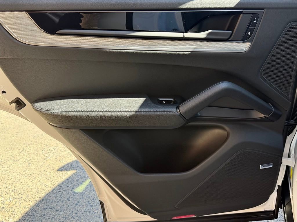 New 2026 Porsche Cayenne image 17