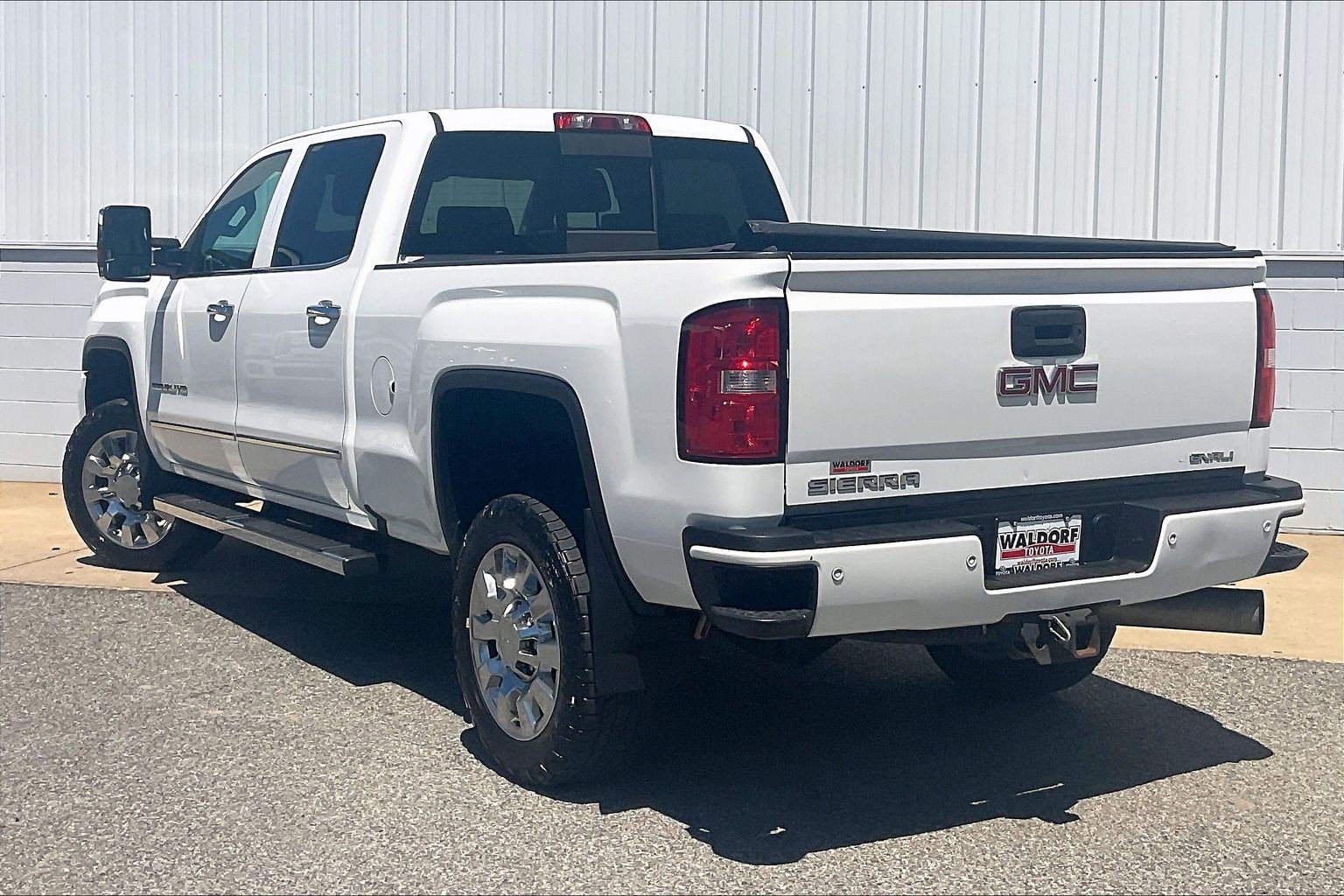 Used 2016 GMC Sierra 2500 Denali w/ Duramax Plus Package AWD/4WD image 15