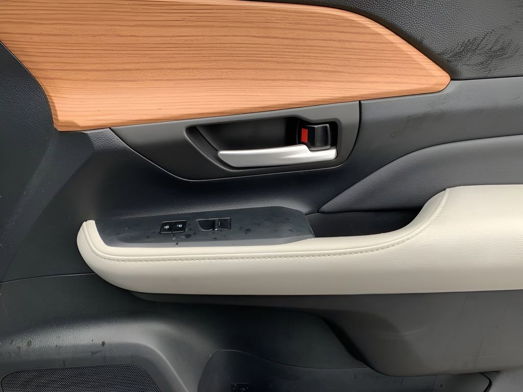 Used 2024 Toyota Grand Highlander Limited image 19