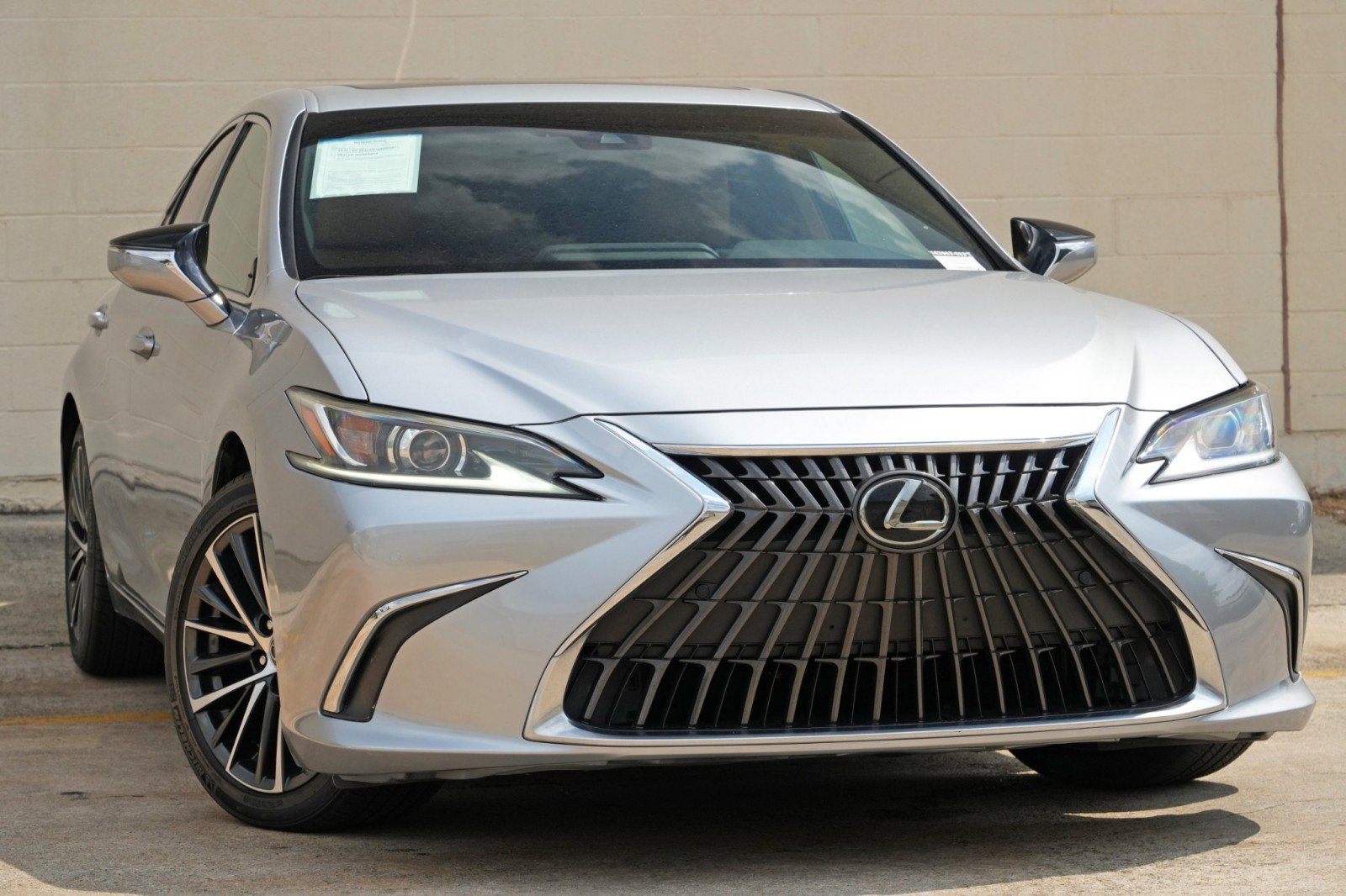 Used 2024 Lexus ES 350 w/ Premium Package FWD image 4