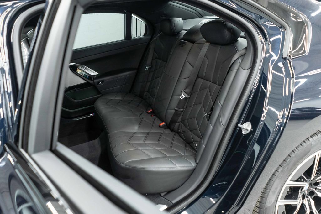 Used 2024 BMW 740i xDrive image 15
