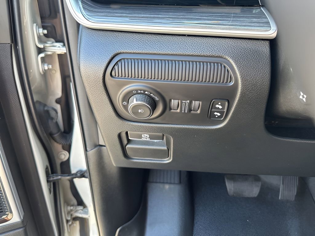 Used 2022 Jeep Wagoneer Series III w/ Premium Group I image 32