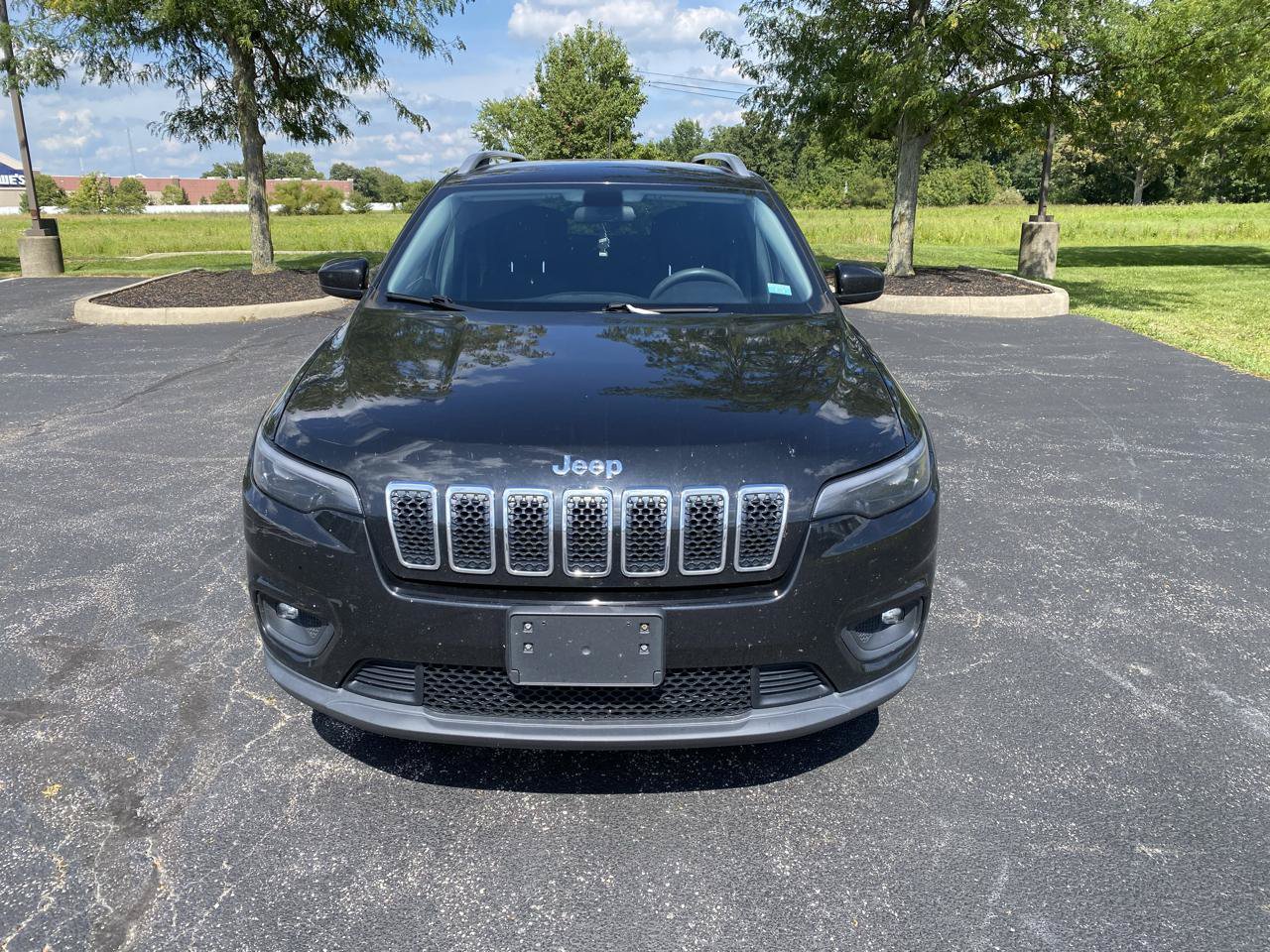 Used 2019 Jeep Cherokee Latitude w/ Popular Appearance Group AWD/4WD image 2