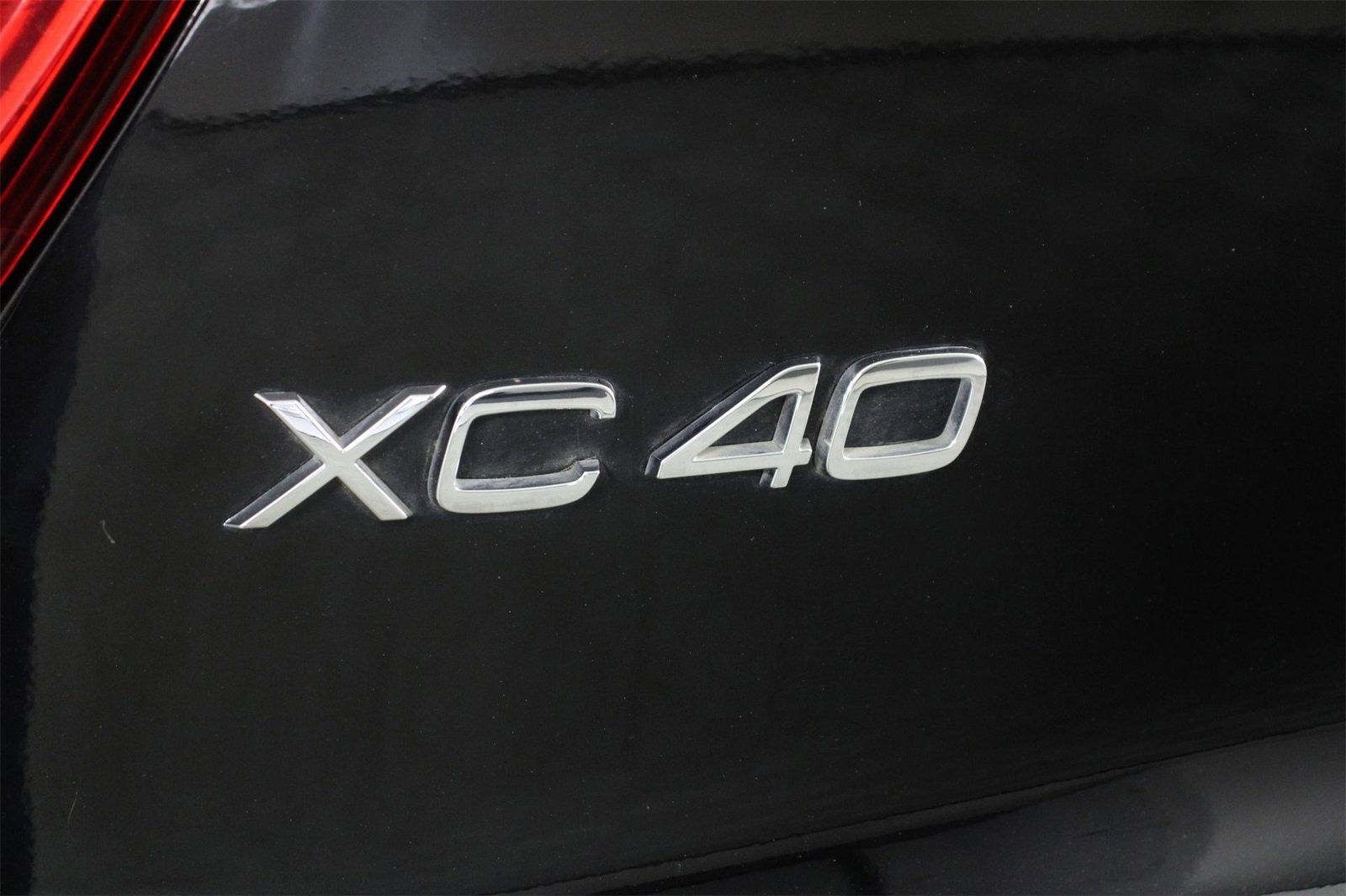 Certified 2025 Volvo XC40 B5 Core image 19