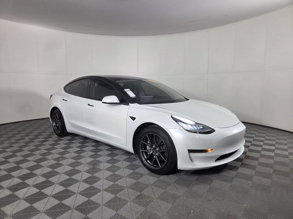 Used 2020 Tesla Model 3 Standard Range Plus RWD image 2