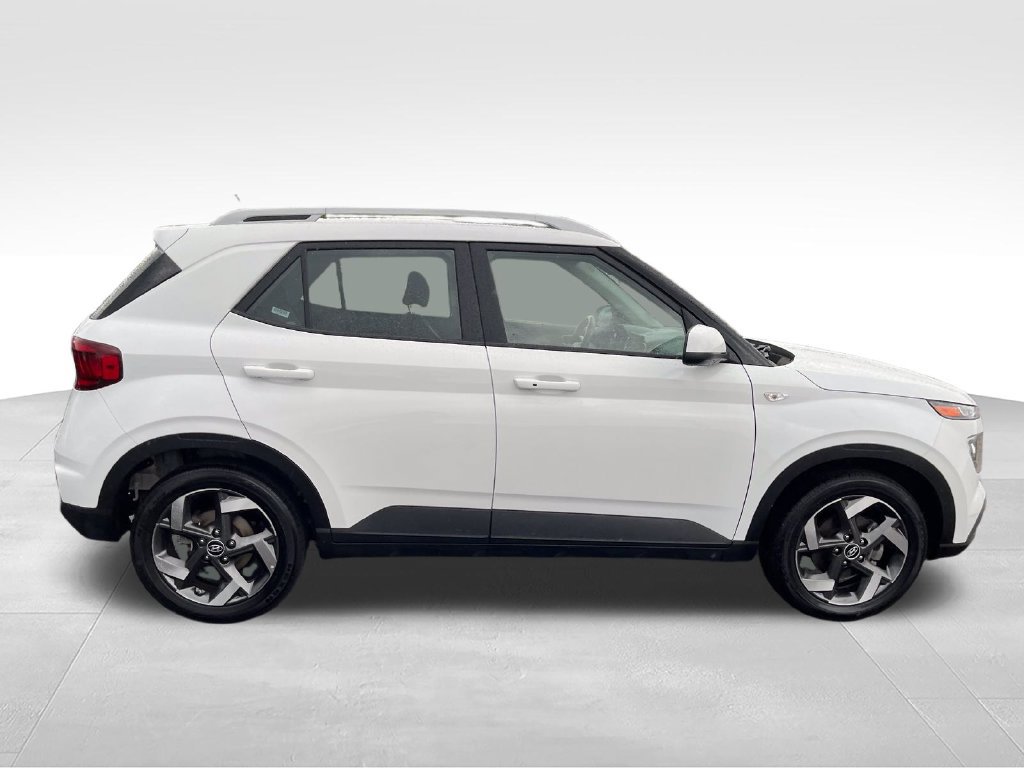 Used 2025 Hyundai Venue SEL FWD image 6