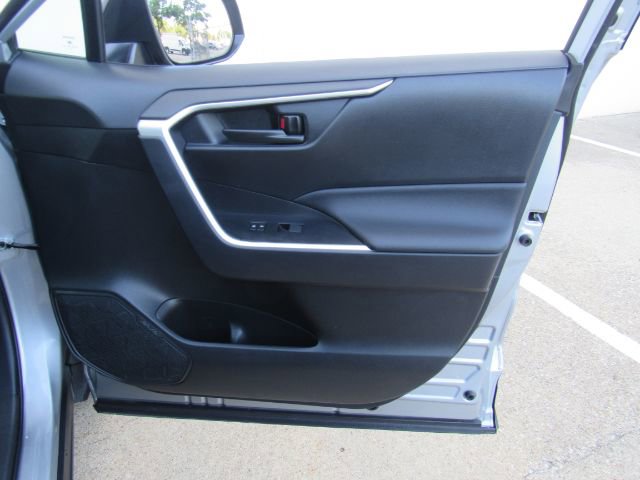 Used 2025 Toyota RAV4 LE image 17