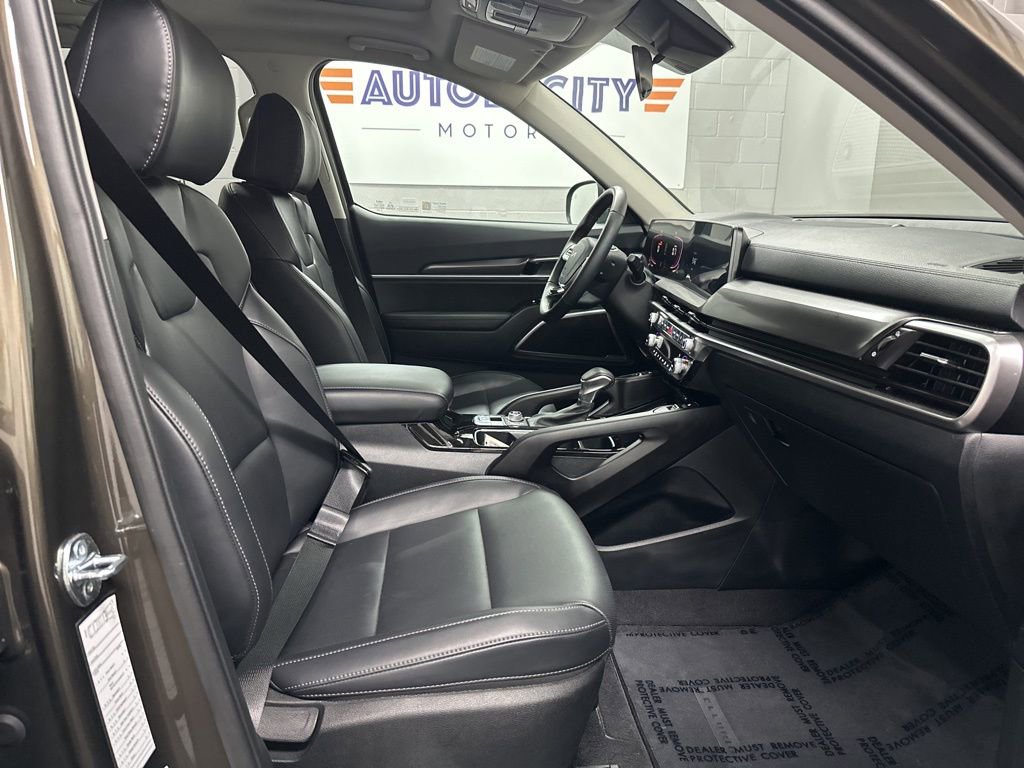 Used 2025 Kia Telluride S image 21