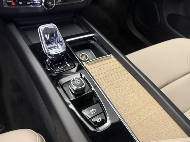 New 2026 Volvo XC60 B5 Core AWD/4WD image 21