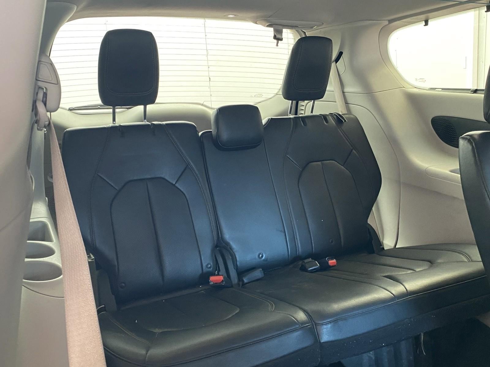 Used 2018 Chrysler Pacifica Touring-L w/ Premium Audio Group image 12