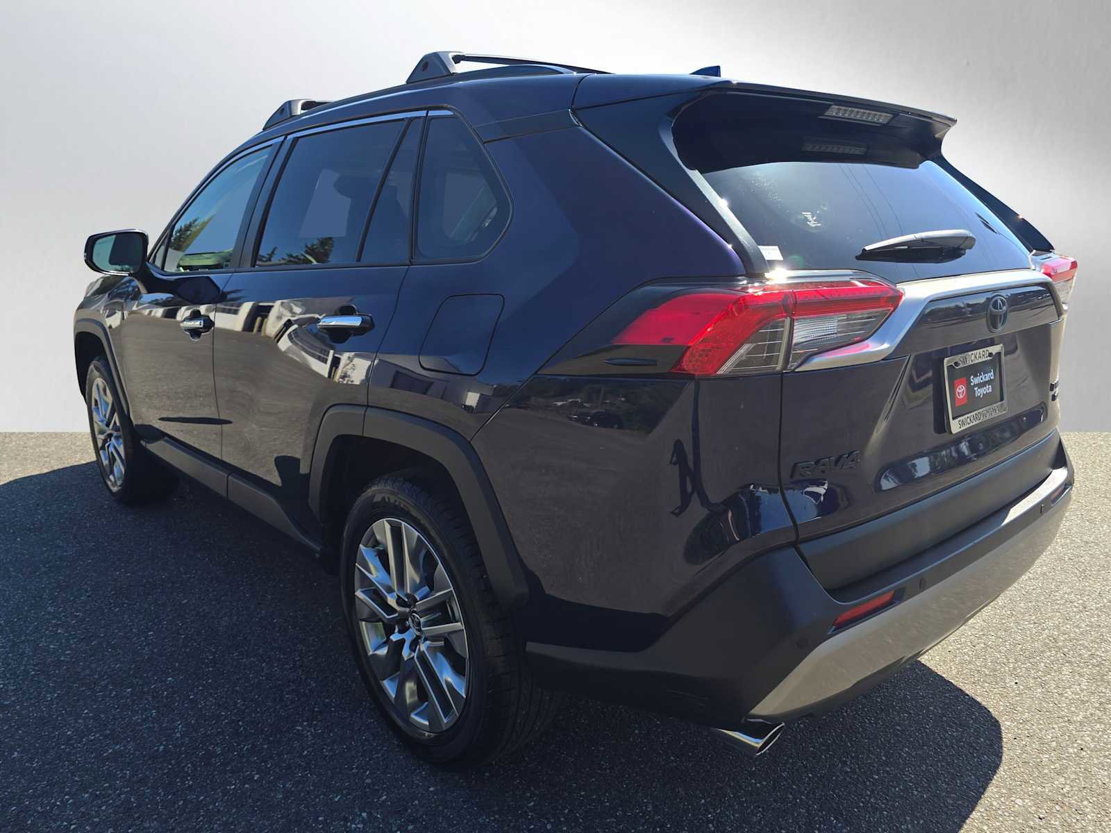 Used 2025 Toyota RAV4 Limited w/ Advanced Technology Package AWD/4WD image 5