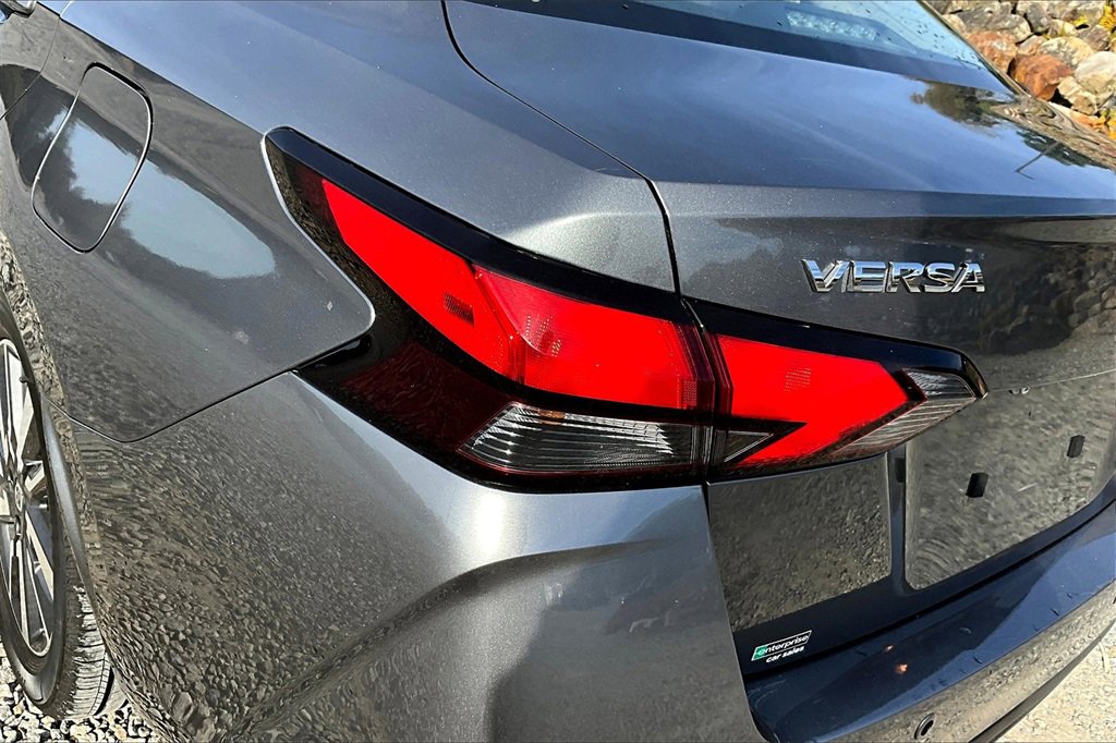 Used 2021 Nissan Versa SV image 27