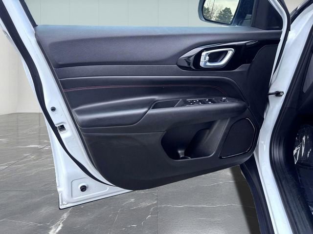 Used 2023 Jeep Compass Trailhawk image 12