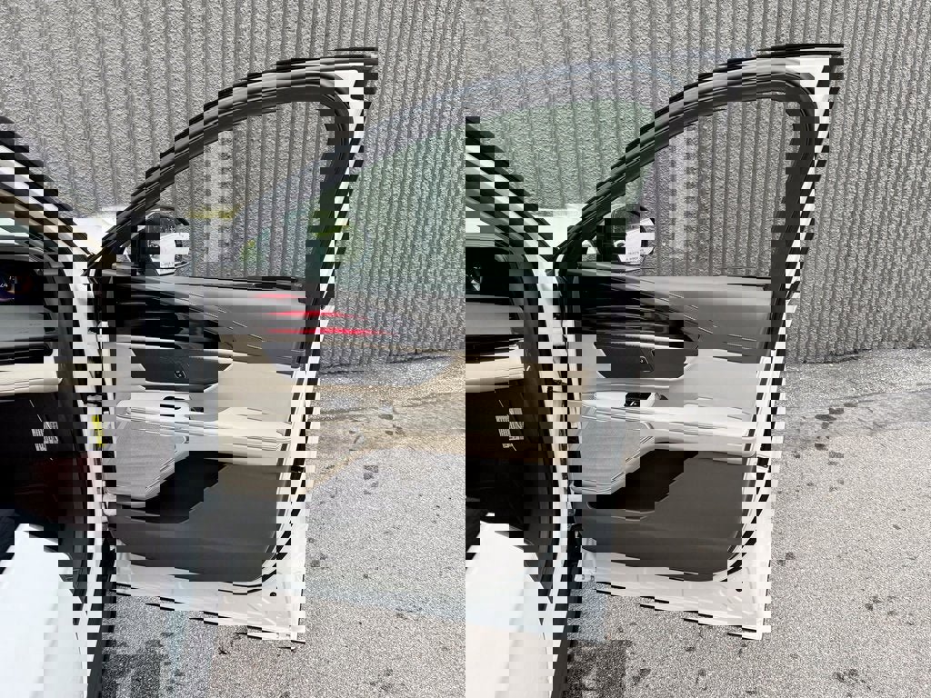 New 2025 Lincoln Nautilus Premier w/ Jet Appearance Package image 21